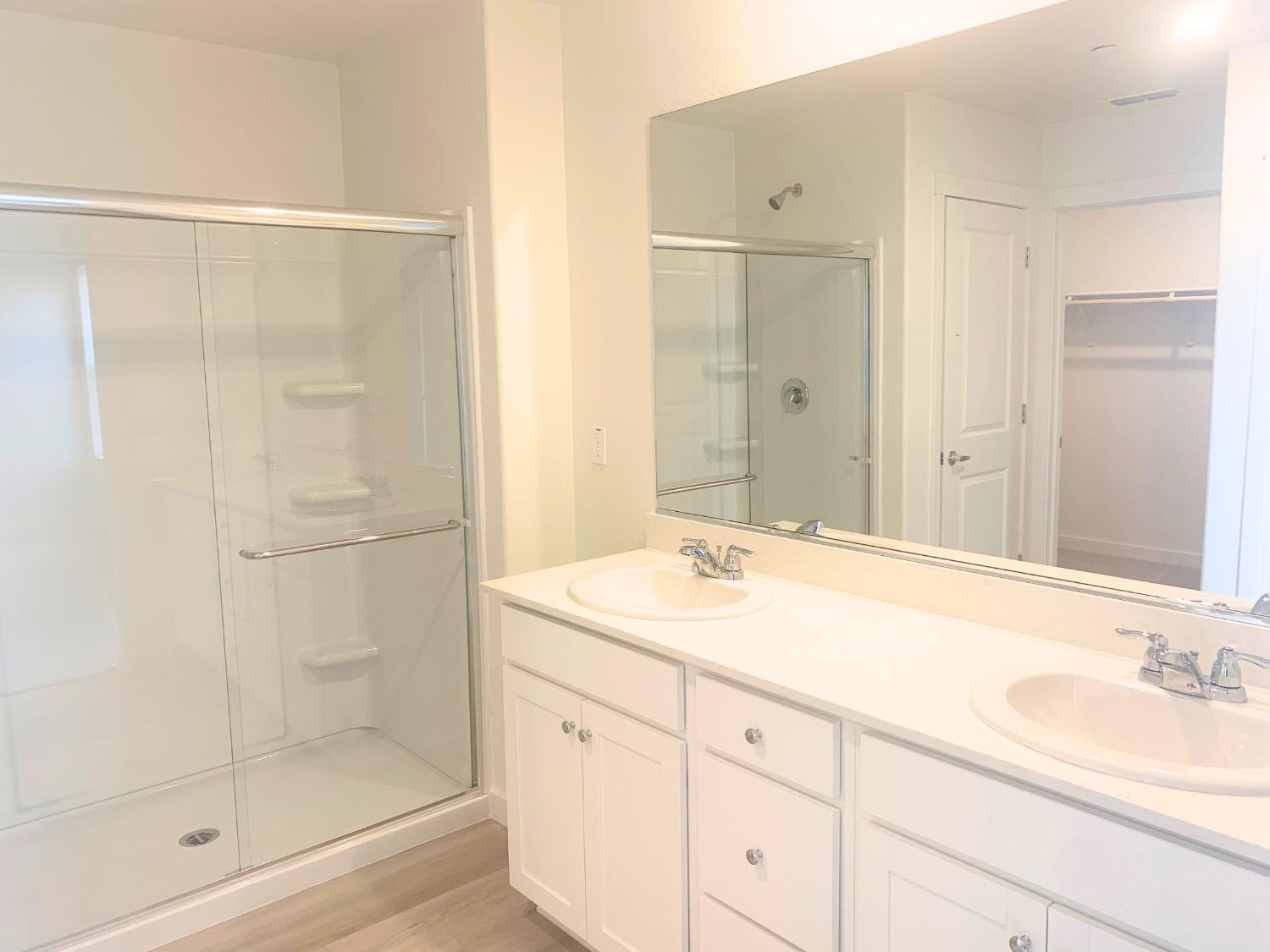 Detail Gallery Image 5 of 10 For 778 S Walker Ln, Stockton,  CA 95215 - 5 Beds | 3 Baths