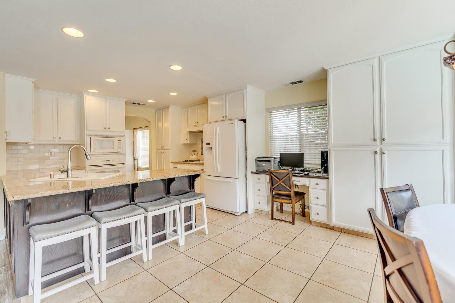 Detail Gallery Image 16 of 77 For 679 Birch Ave, Los Banos,  CA 93635 - 4 Beds | 2 Baths