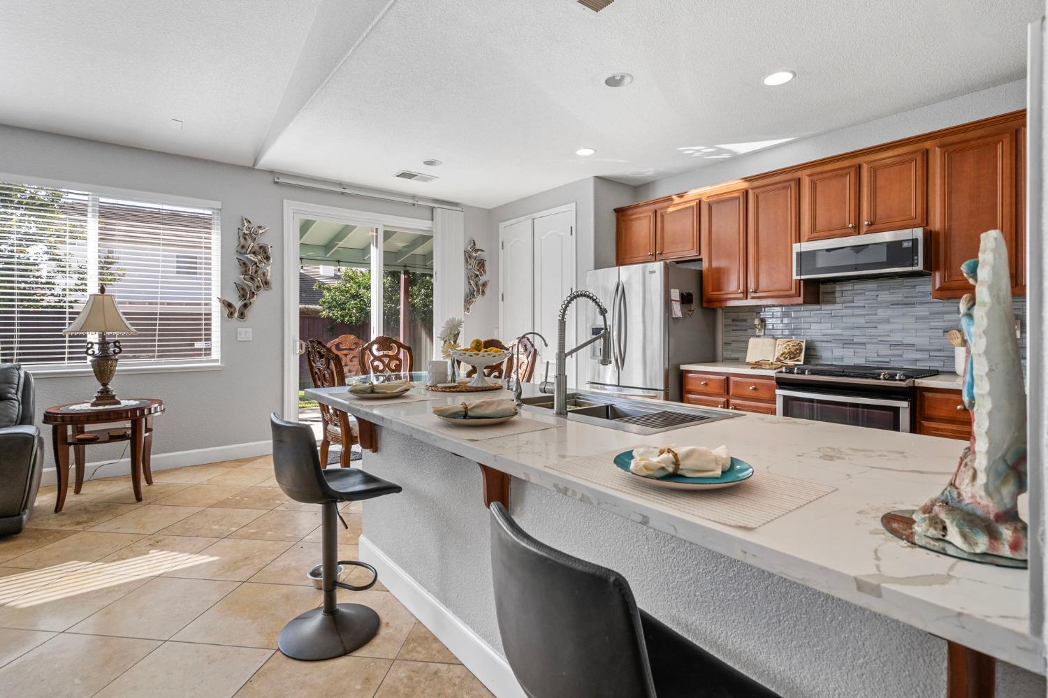 Detail Gallery Image 7 of 36 For 1762 Ashtree Ct, Tracy,  CA 95376 - 5 Beds | 4 Baths