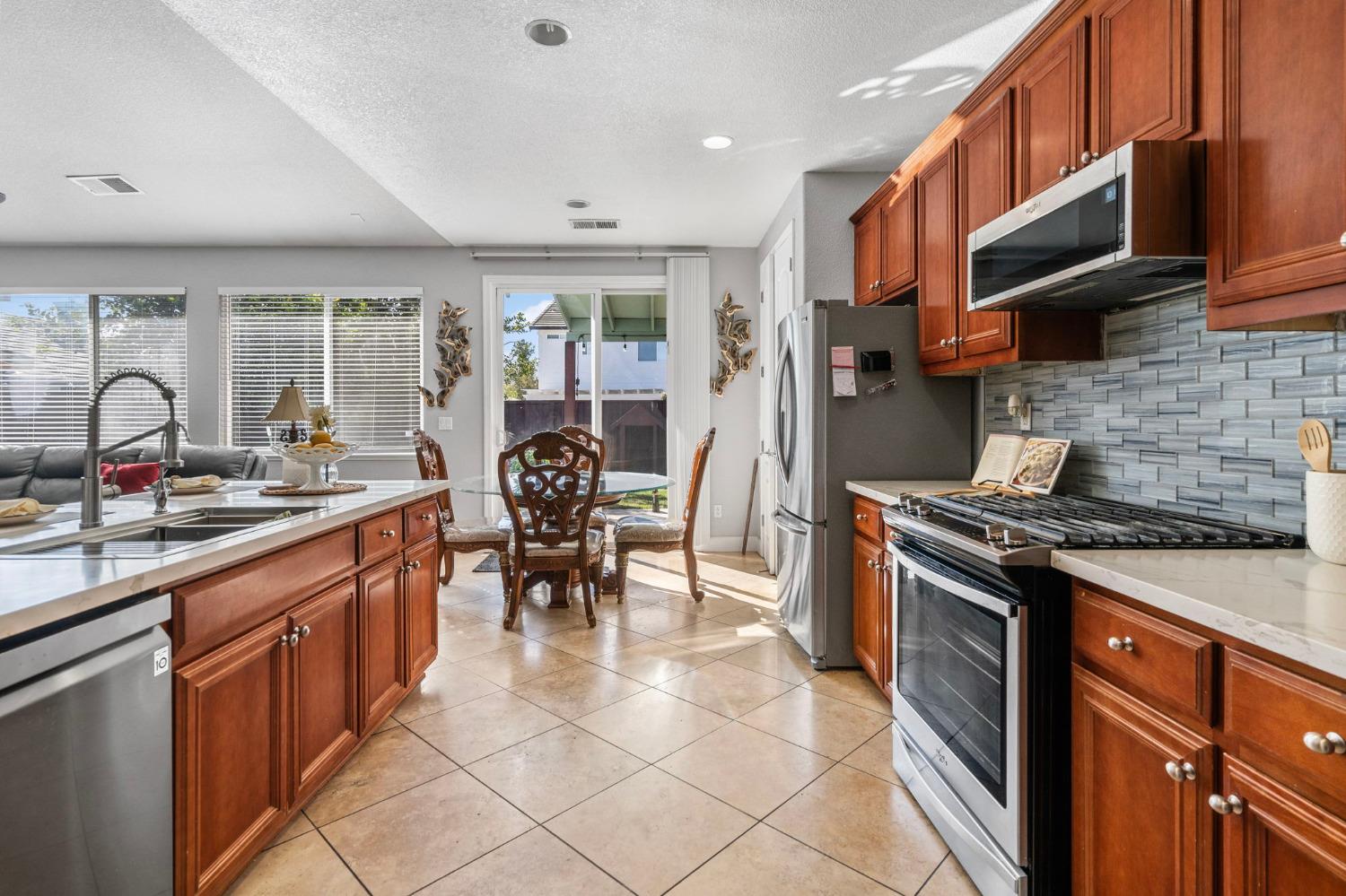 Detail Gallery Image 15 of 36 For 1762 Ashtree Ct, Tracy,  CA 95376 - 5 Beds | 4 Baths