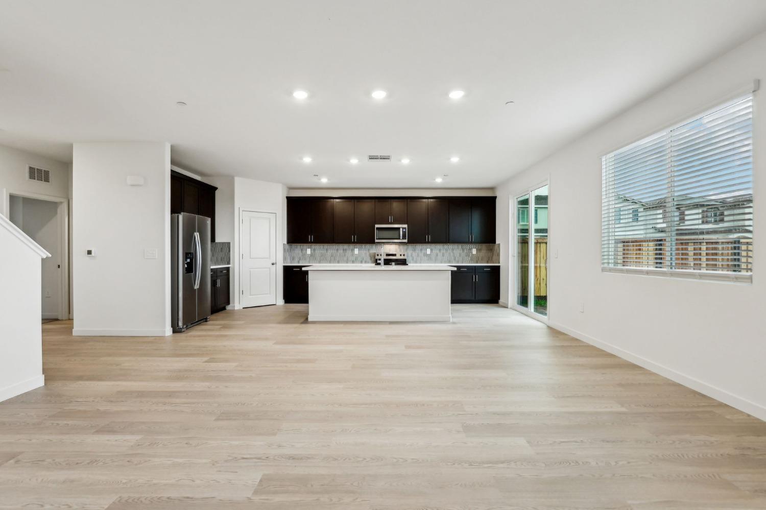 Detail Gallery Image 2 of 3 For 1300 Bastion Ave, Galt,  CA 95632 - 4 Beds | 3 Baths