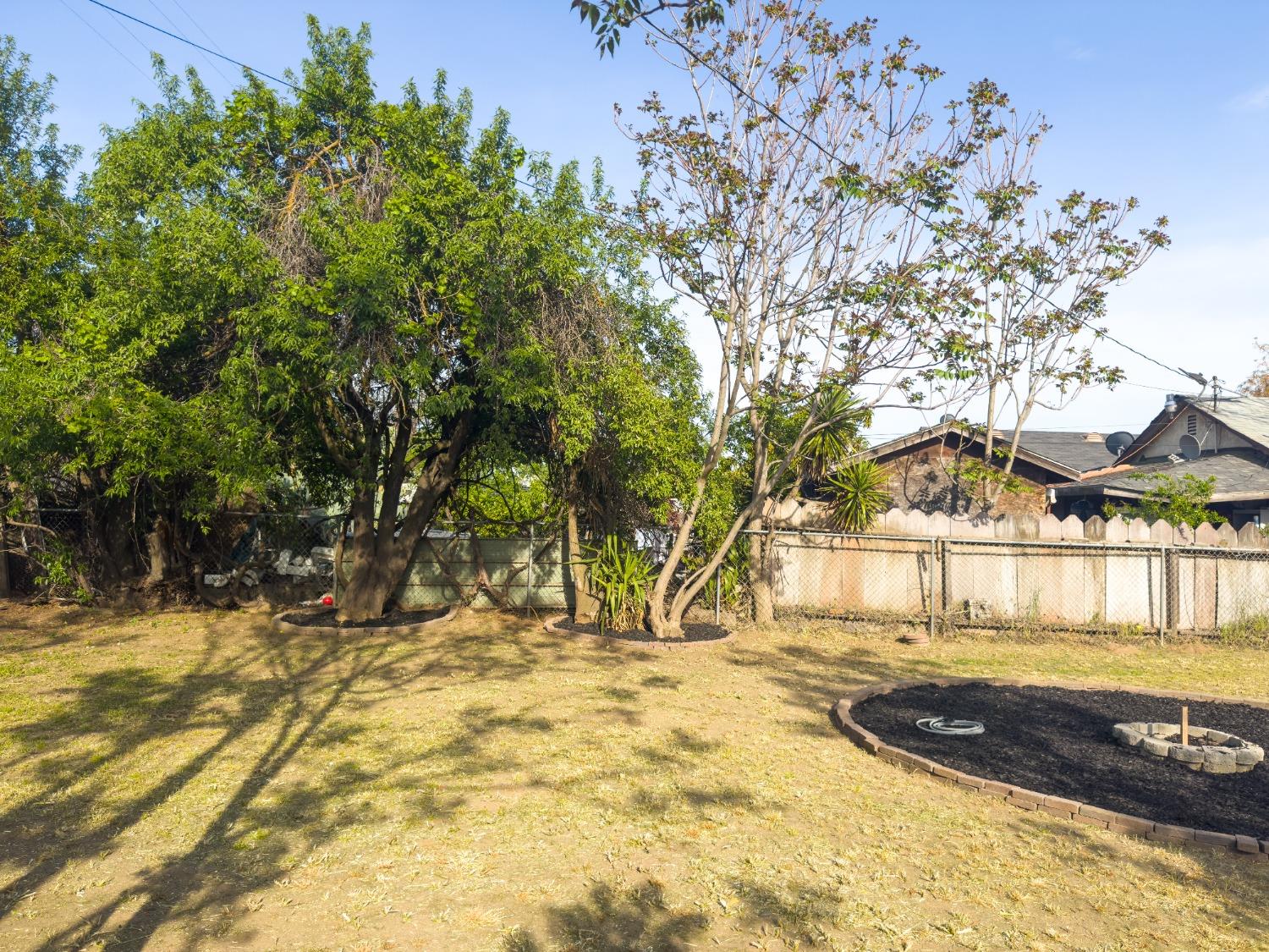 Lassen Avenue, Modesto, California image 27
