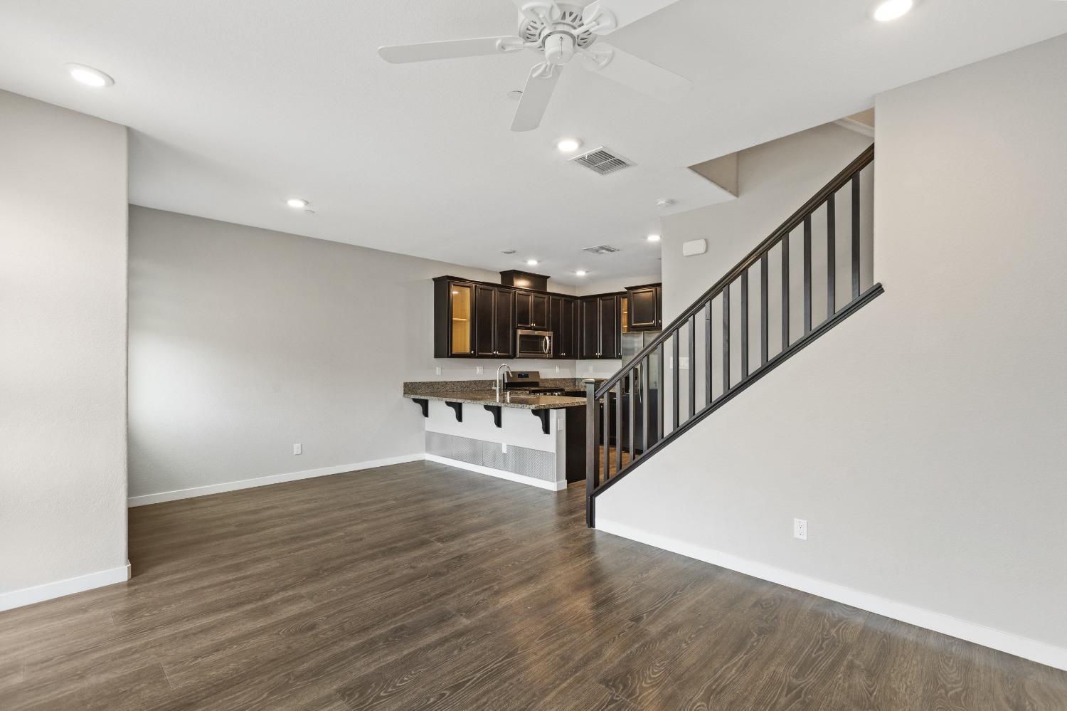 Detail Gallery Image 4 of 45 For 4164 Sally Ride Way, Sacramento,  CA 95834 - 3 Beds | 2/1 Baths