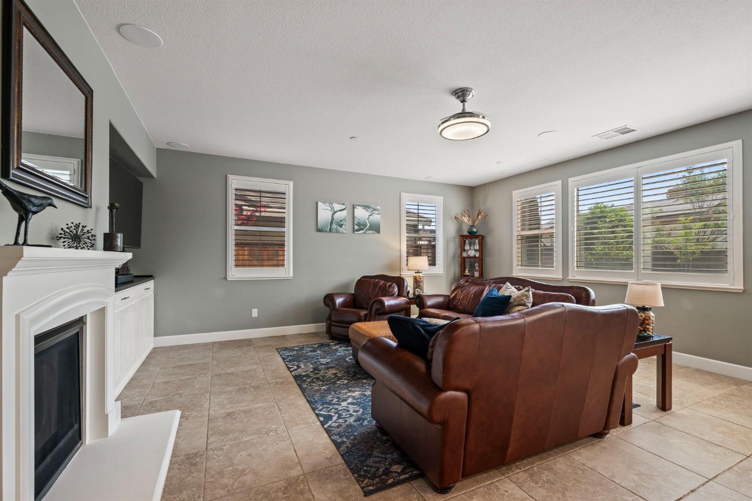 Detail Gallery Image 13 of 70 For 902 Anvil Cir, Rocklin,  CA 95765 - 4 Beds | 3 Baths
