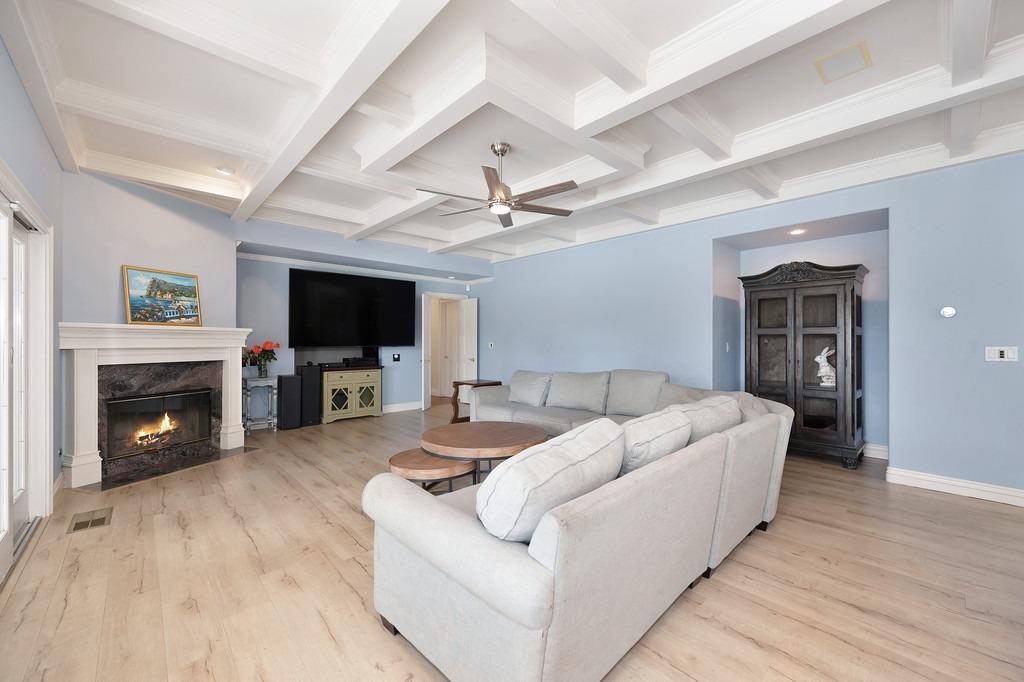 property-img