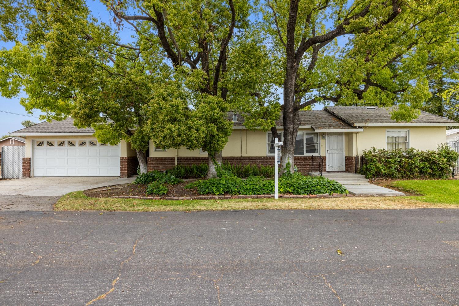 Detail Gallery Image 1 of 37 For 535 Lombardo St, Manteca,  CA 95336 - 2 Beds | 1 Baths