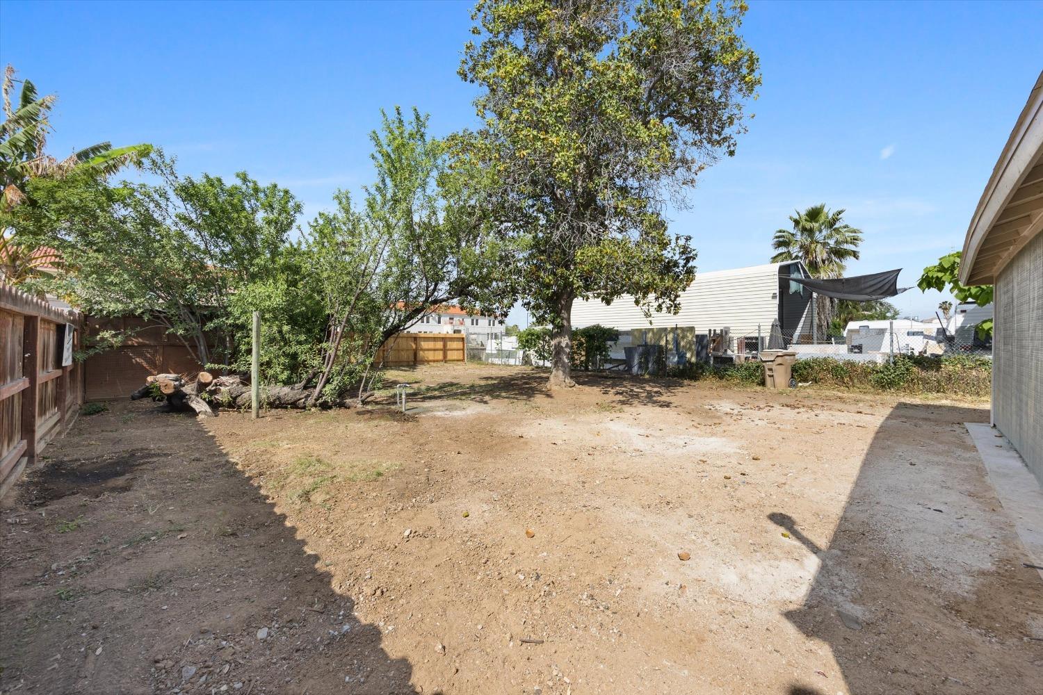Lisle Street, Bakersfield, California image 28