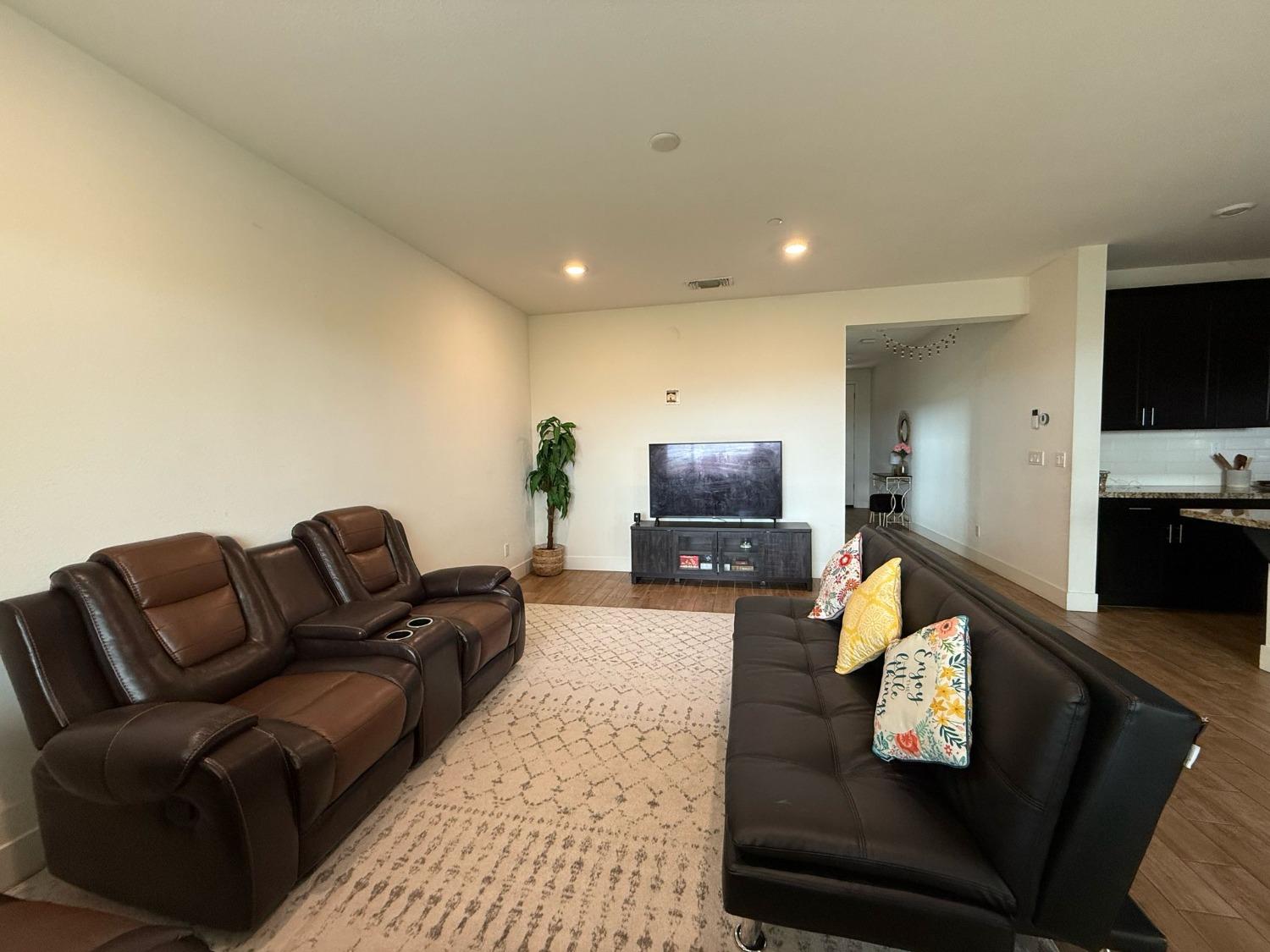 Orpheus Circle, Rancho Cordova, California image 18