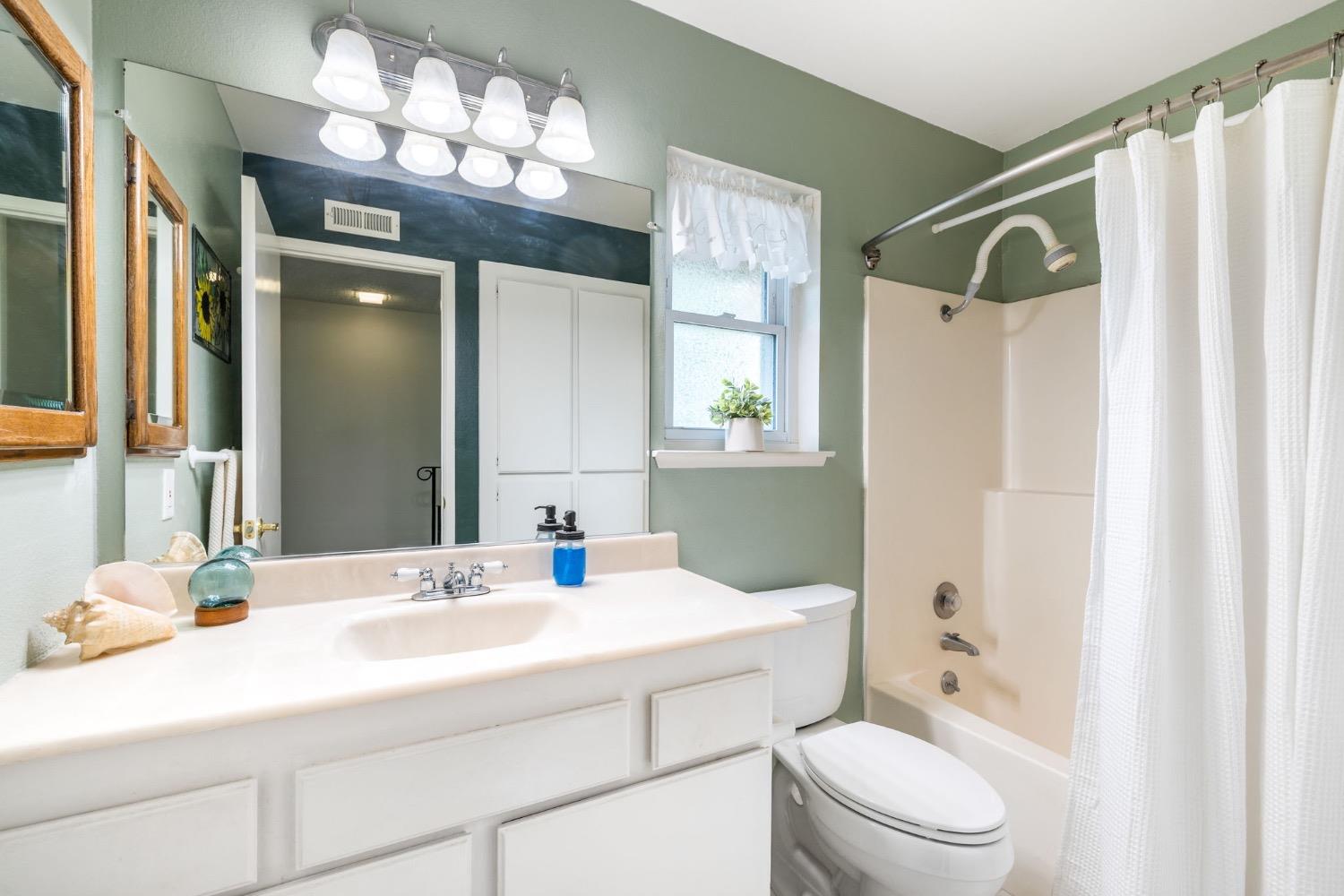 Detail Gallery Image 32 of 40 For 737 Heather Ln, Woodland,  CA 95695 - 4 Beds | 2/1 Baths