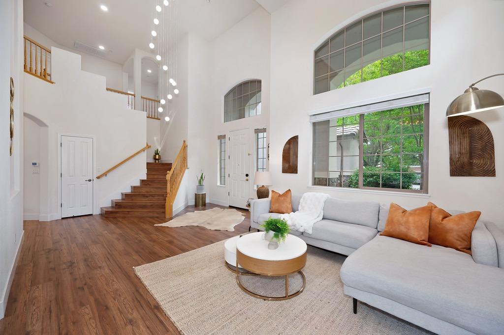 Detail Gallery Image 9 of 84 For 260 Woodhaven Pl, West Sacramento,  CA 95605 - 5 Beds | 3 Baths