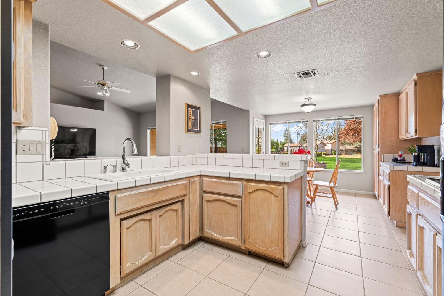 Cavalletti Drive, Sacramento, California image 14