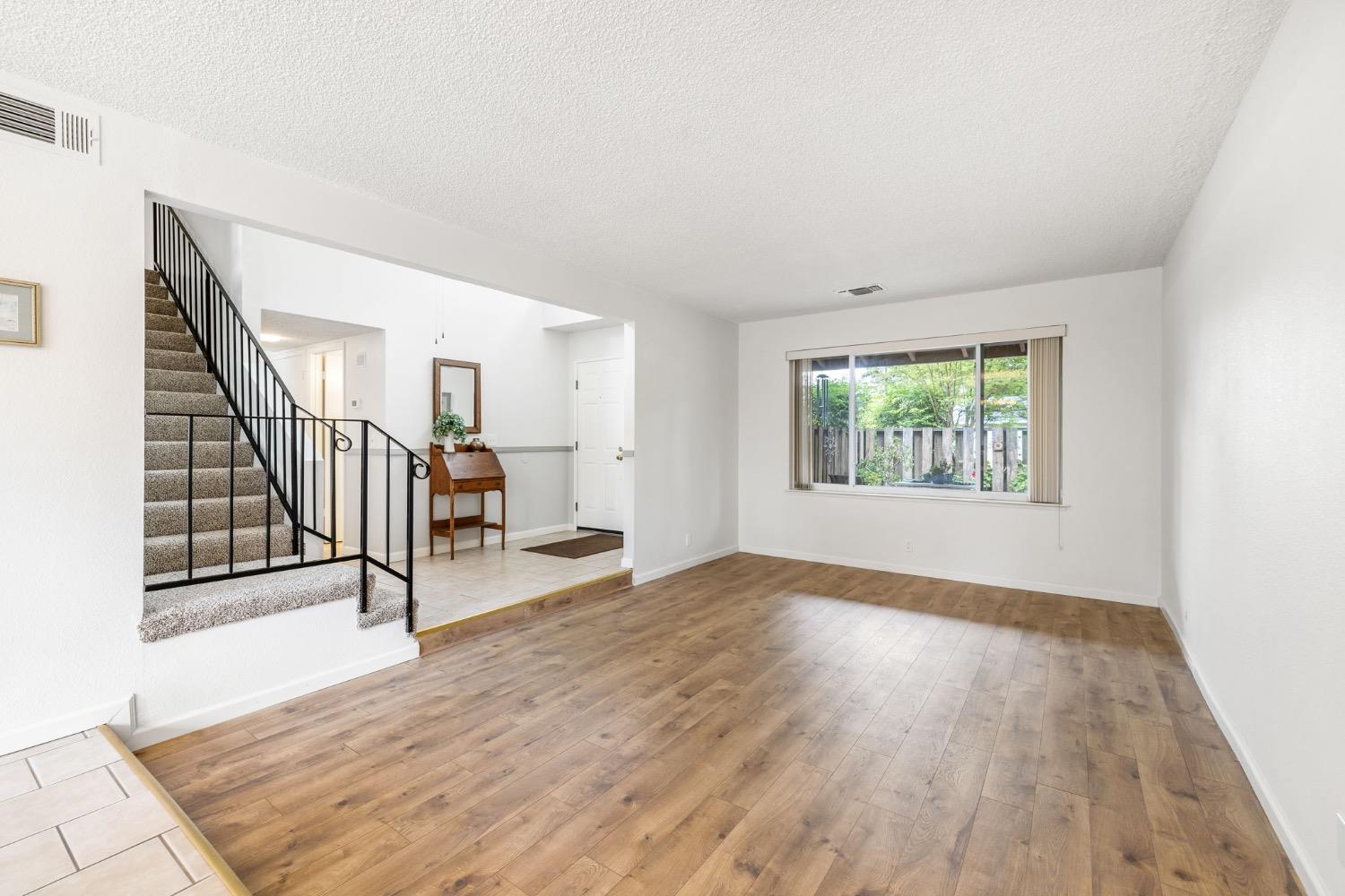 Detail Gallery Image 13 of 40 For 737 Heather Ln, Woodland,  CA 95695 - 4 Beds | 2/1 Baths