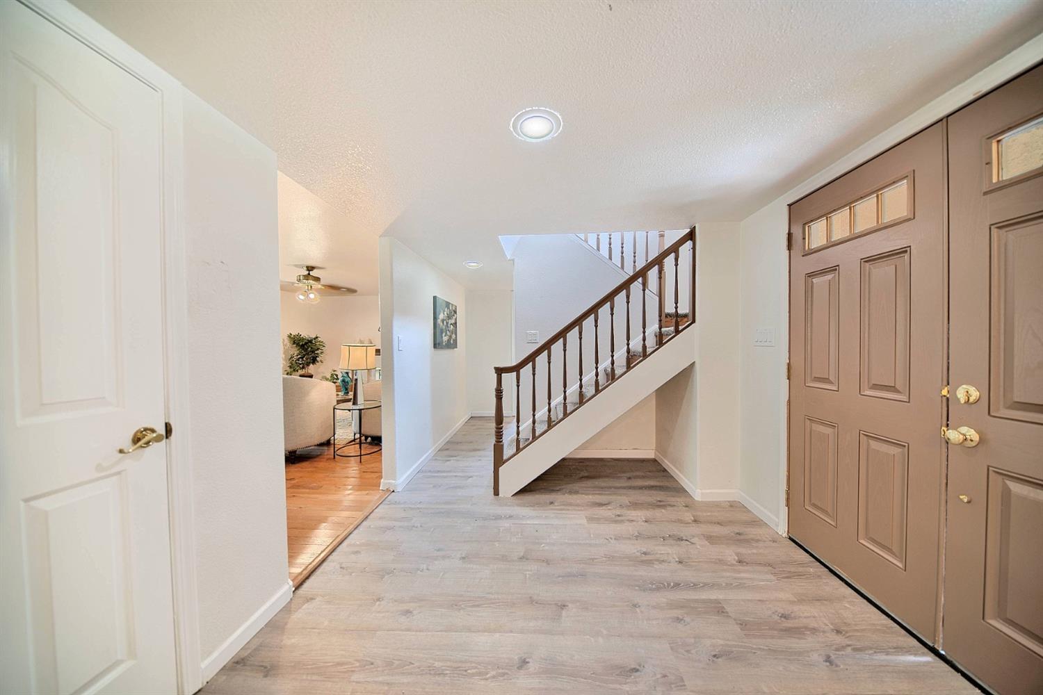 Detail Gallery Image 6 of 99 For 721 Amaretto Dr, Tracy,  CA 95376 - 5 Beds | 2/1 Baths