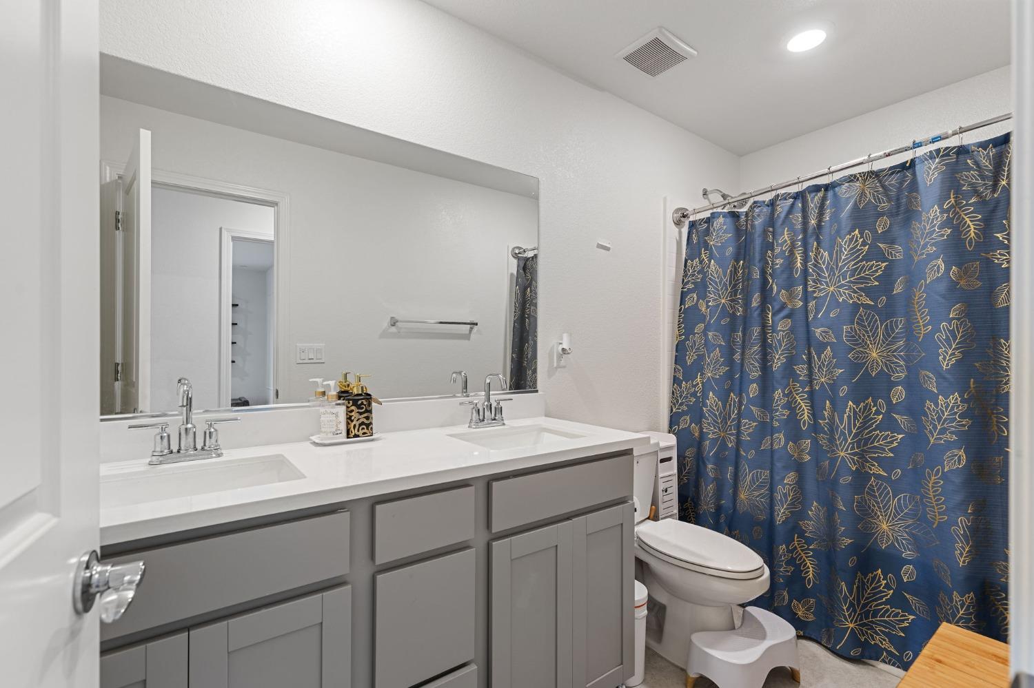Maggie Court, Plumas Lake, California image 27