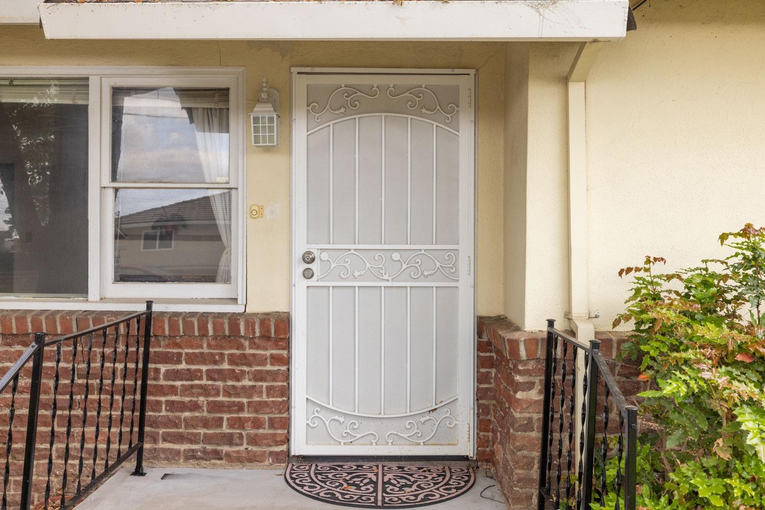 Detail Gallery Image 3 of 37 For 535 Lombardo St, Manteca,  CA 95336 - 2 Beds | 1 Baths