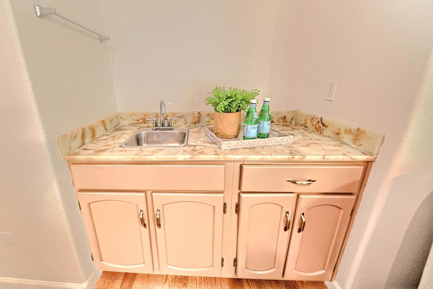 Detail Gallery Image 17 of 99 For 721 Amaretto Dr, Tracy,  CA 95376 - 5 Beds | 2/1 Baths