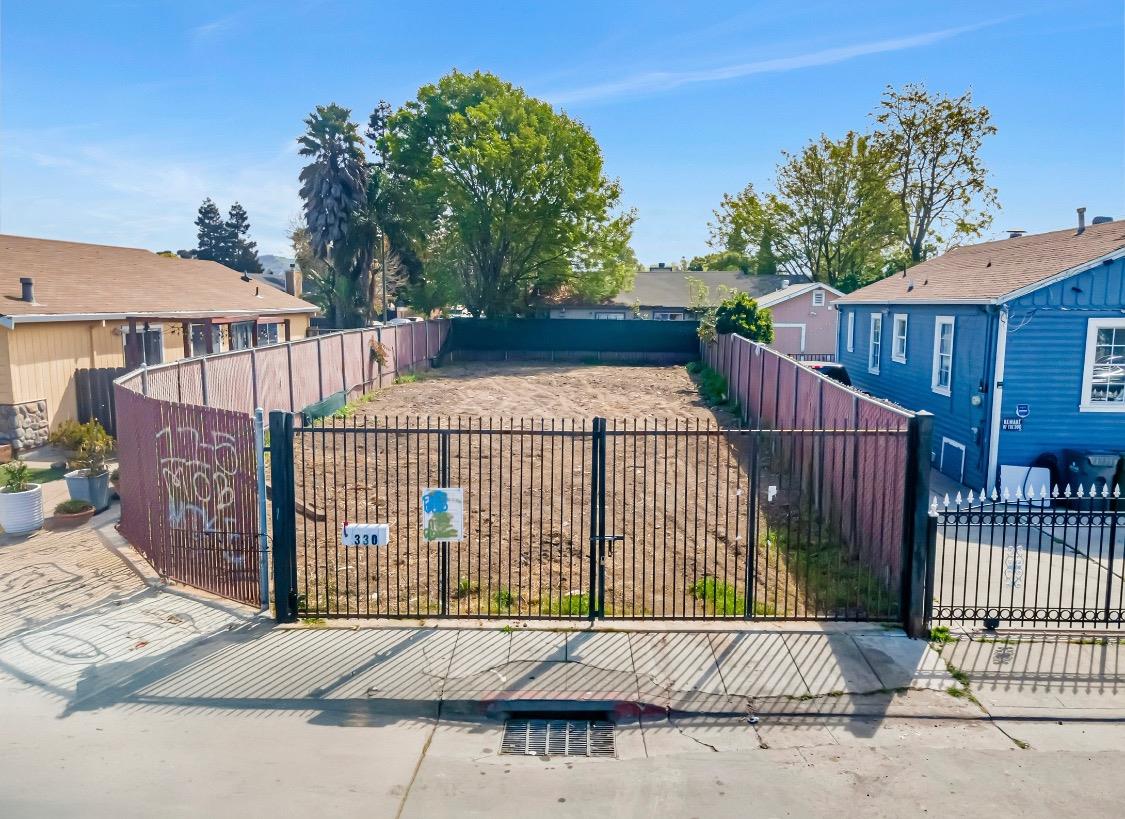 105th Avenue, Oakland, California image 2