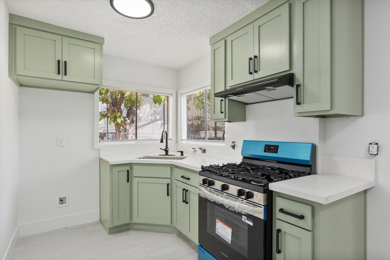 Lisle Street, Bakersfield, California image 12