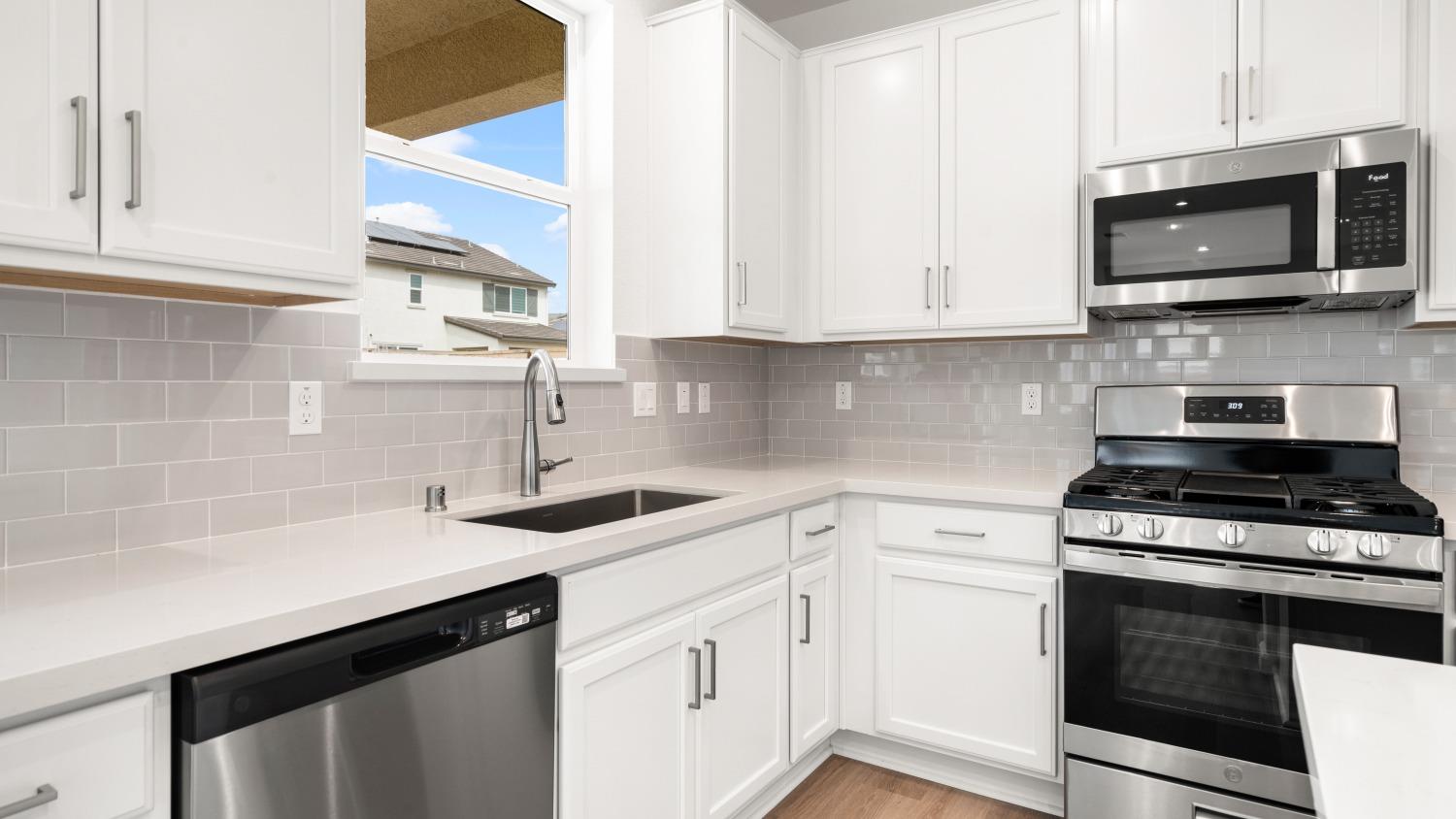 Detail Gallery Image 12 of 40 For 1035 Jarup Dr, Lathrop,  CA 95330 - 4 Beds | 3 Baths