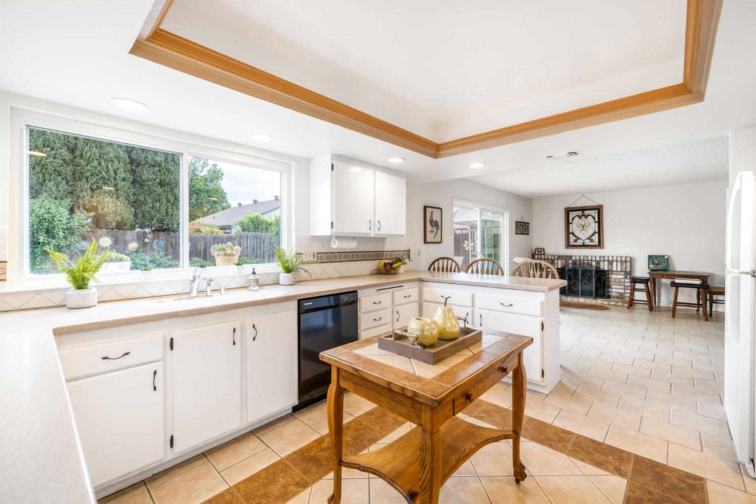 Detail Gallery Image 16 of 40 For 737 Heather Ln, Woodland,  CA 95695 - 4 Beds | 2/1 Baths