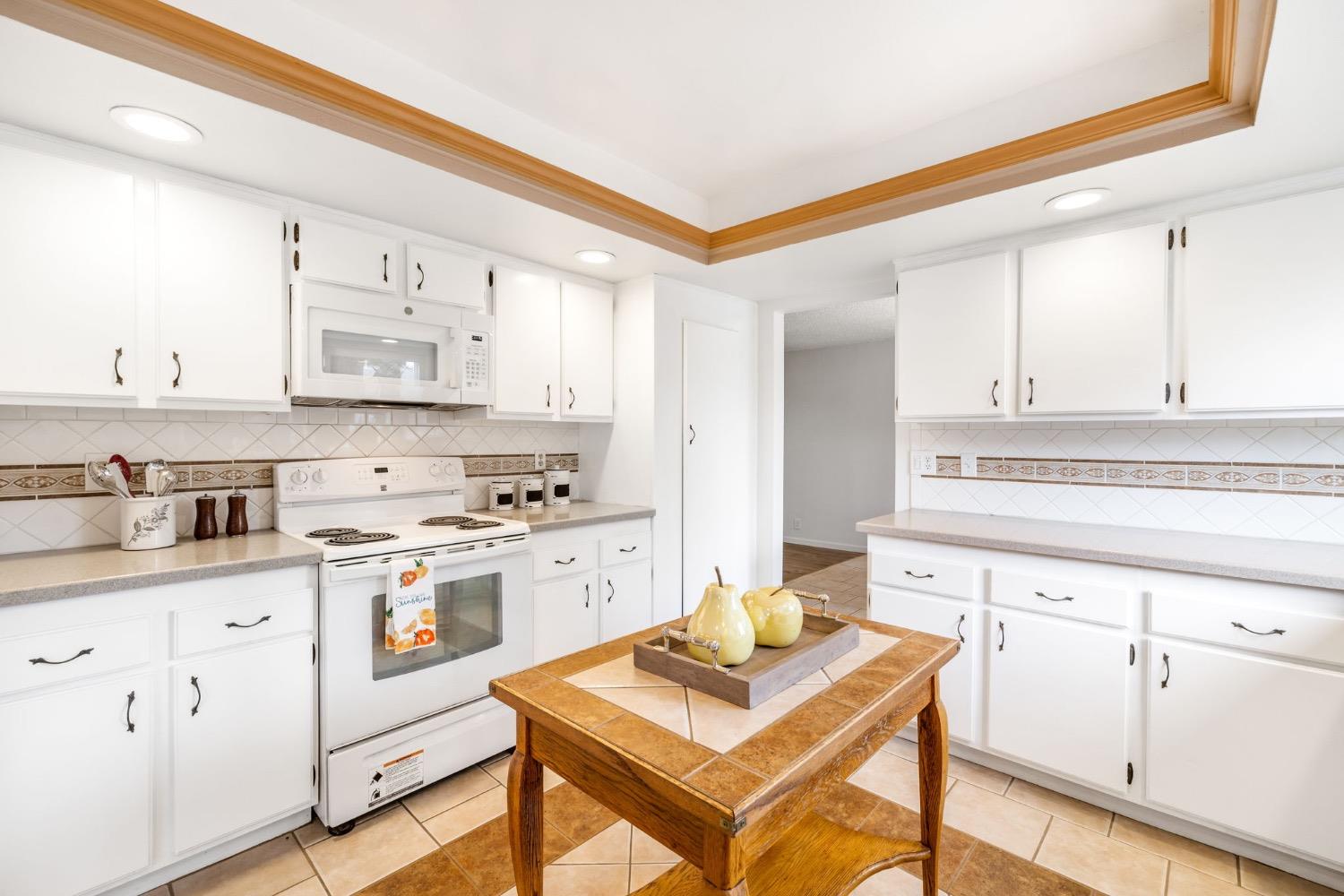 Detail Gallery Image 15 of 40 For 737 Heather Ln, Woodland,  CA 95695 - 4 Beds | 2/1 Baths