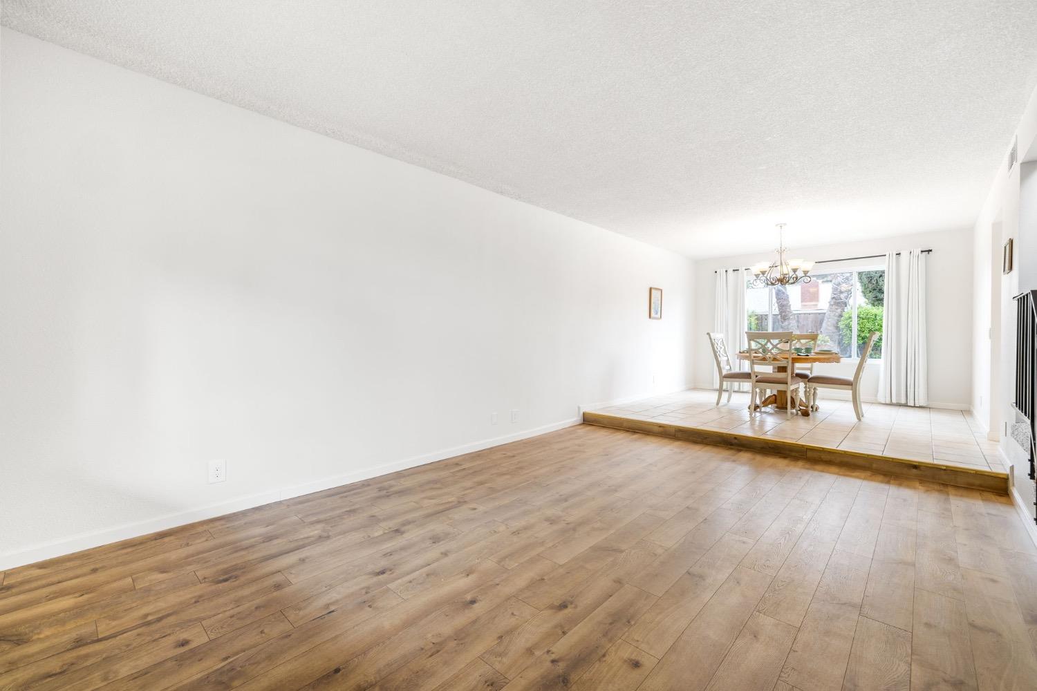 Detail Gallery Image 12 of 40 For 737 Heather Ln, Woodland,  CA 95695 - 4 Beds | 2/1 Baths