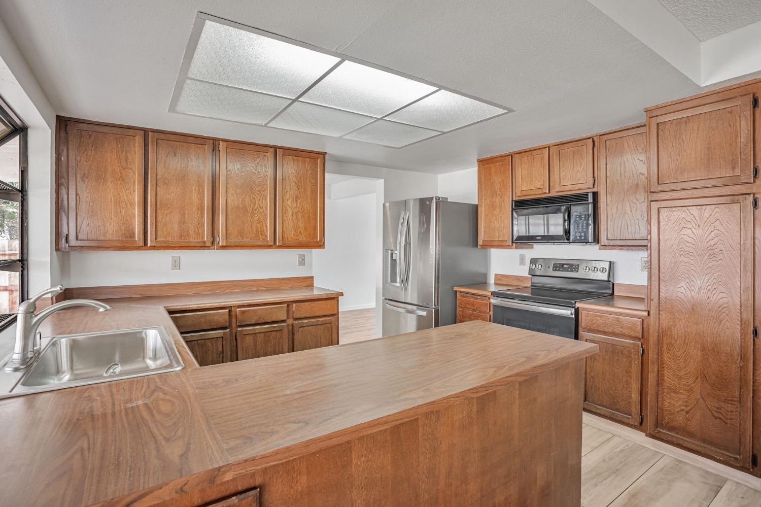 Detail Gallery Image 8 of 39 For 2430 Cheim Blvd, Marysville,  CA 95901 - 5 Beds | 3 Baths