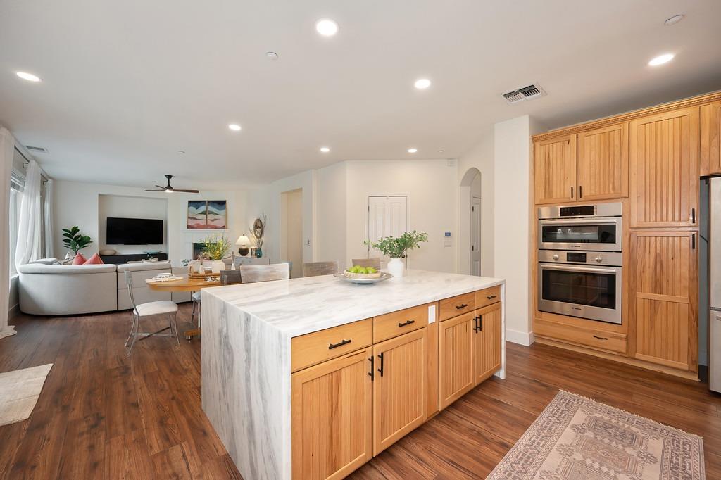 Detail Gallery Image 15 of 84 For 260 Woodhaven Pl, West Sacramento,  CA 95605 - 5 Beds | 3 Baths