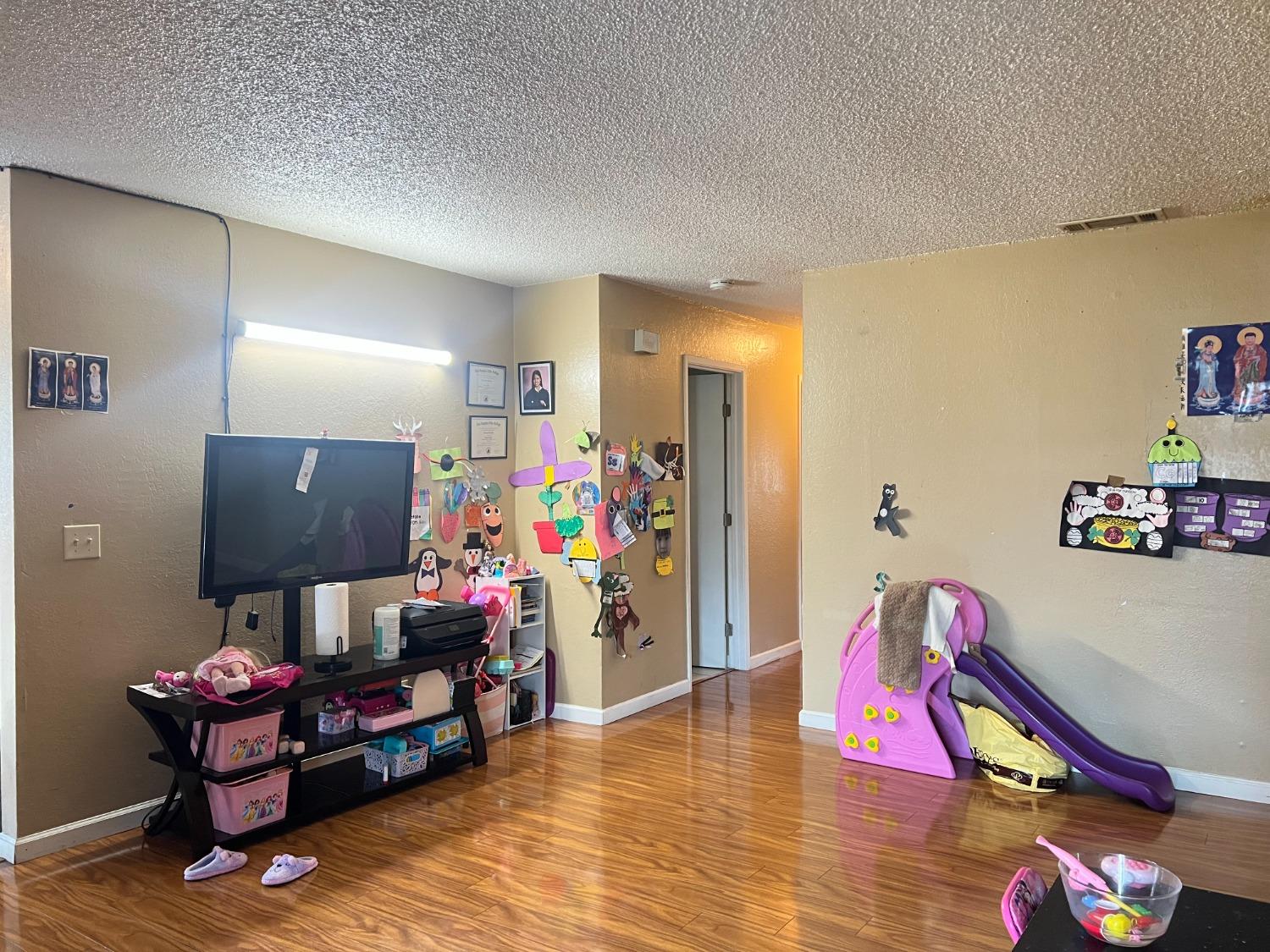 3045 Wentworth Drive, Stockton, California image 8