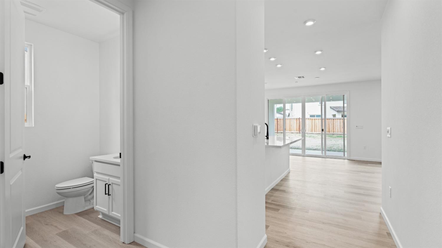 Detail Gallery Image 4 of 37 For 1023 Jarup Dr, Lathrop,  CA 95330 - 4 Beds | 3 Baths