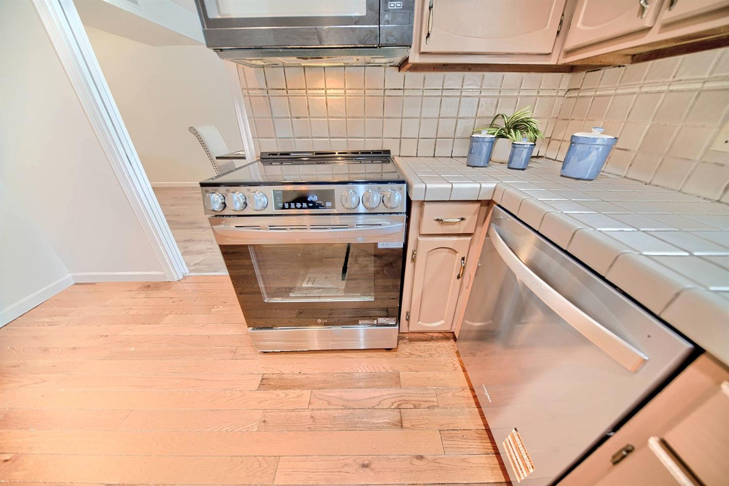 Detail Gallery Image 11 of 99 For 721 Amaretto Dr, Tracy,  CA 95376 - 5 Beds | 2/1 Baths