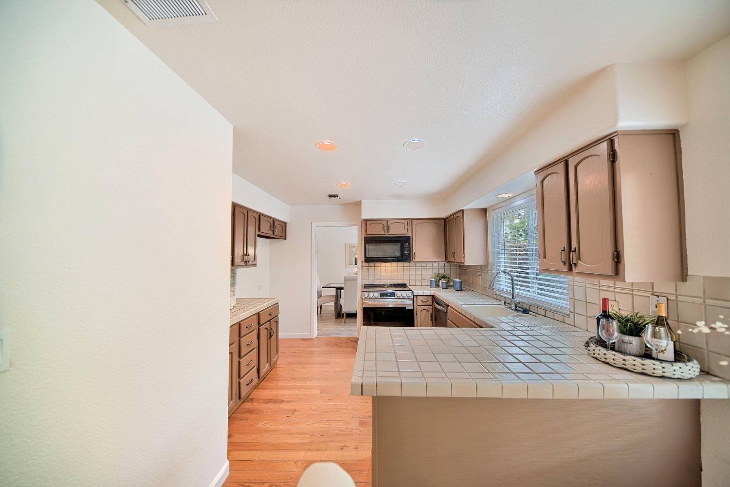 Detail Gallery Image 9 of 99 For 721 Amaretto Dr, Tracy,  CA 95376 - 5 Beds | 2/1 Baths