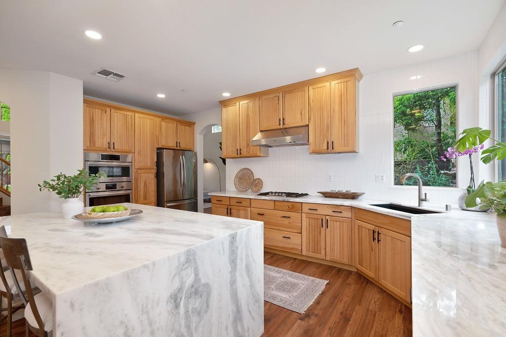 Detail Gallery Image 14 of 84 For 260 Woodhaven Pl, West Sacramento,  CA 95605 - 5 Beds | 3 Baths