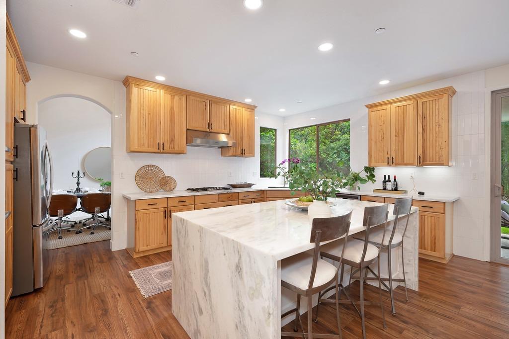 Detail Gallery Image 11 of 84 For 260 Woodhaven Pl, West Sacramento,  CA 95605 - 5 Beds | 3 Baths