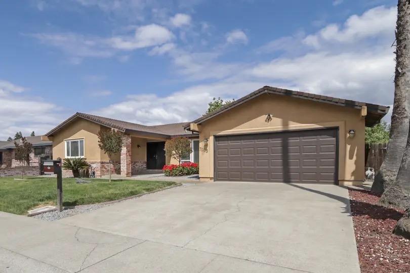 Wavecrest Way, Sacramento, California image 2