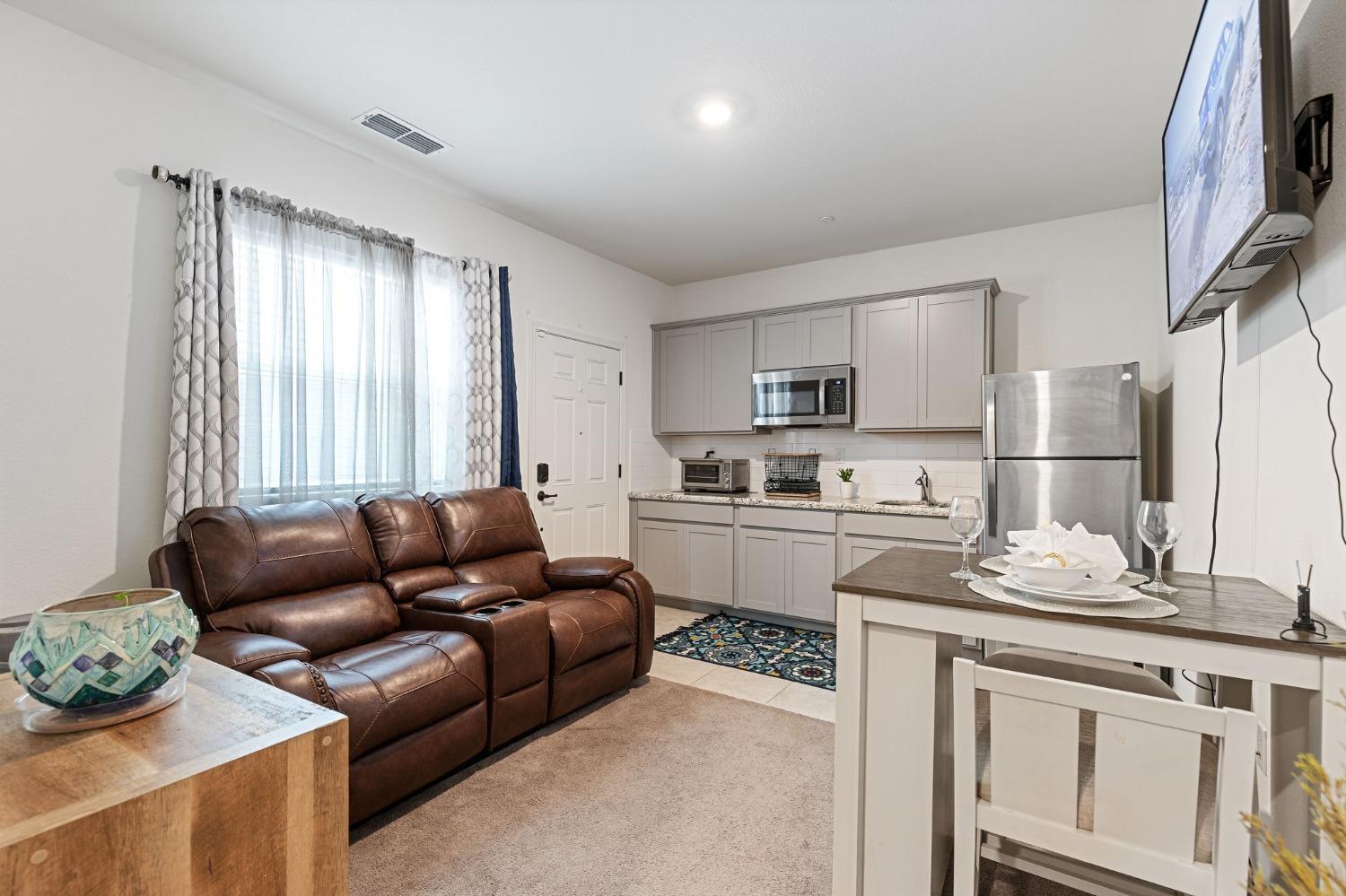 Maggie Court, Plumas Lake, California image 20
