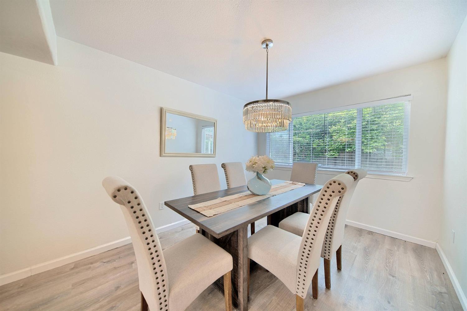 Detail Gallery Image 7 of 99 For 721 Amaretto Dr, Tracy,  CA 95376 - 5 Beds | 2/1 Baths