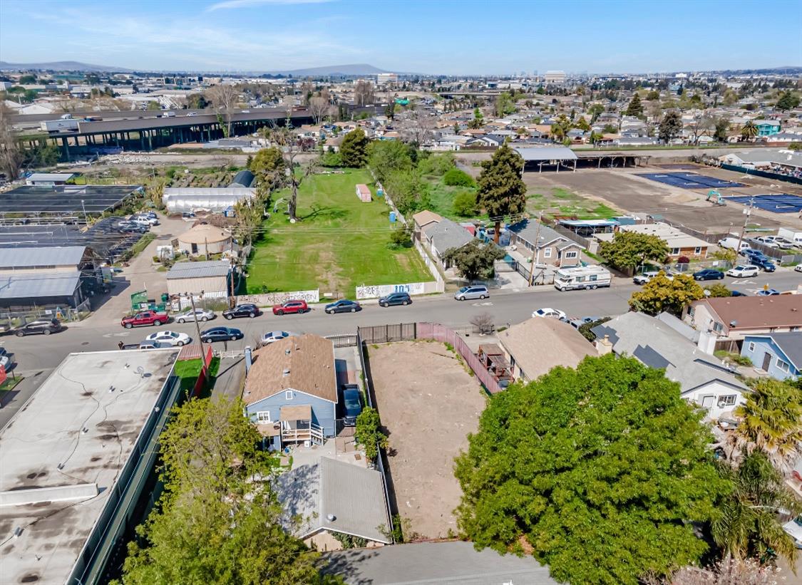105th Avenue, Oakland, California image 3