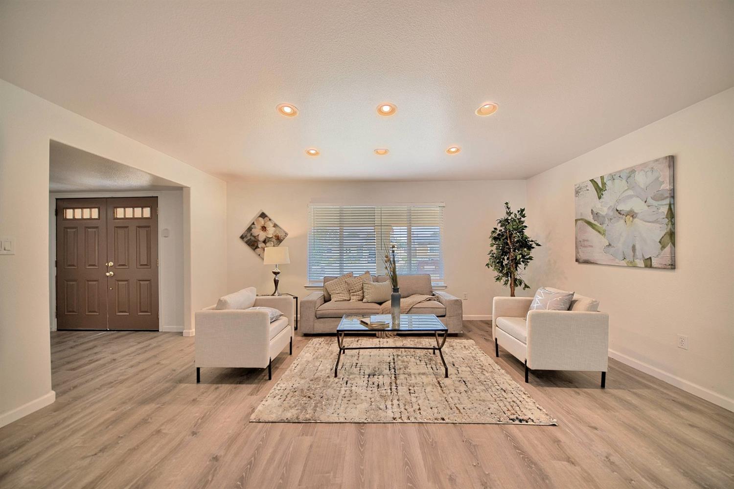 Detail Gallery Image 4 of 99 For 721 Amaretto Dr, Tracy,  CA 95376 - 5 Beds | 2/1 Baths