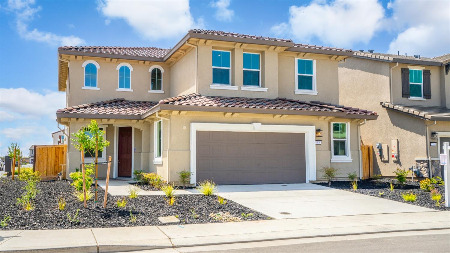 Detail Gallery Image 3 of 46 For 2508 Wisteria Dr, Lodi,  CA 95242 - 5 Beds | 3 Baths