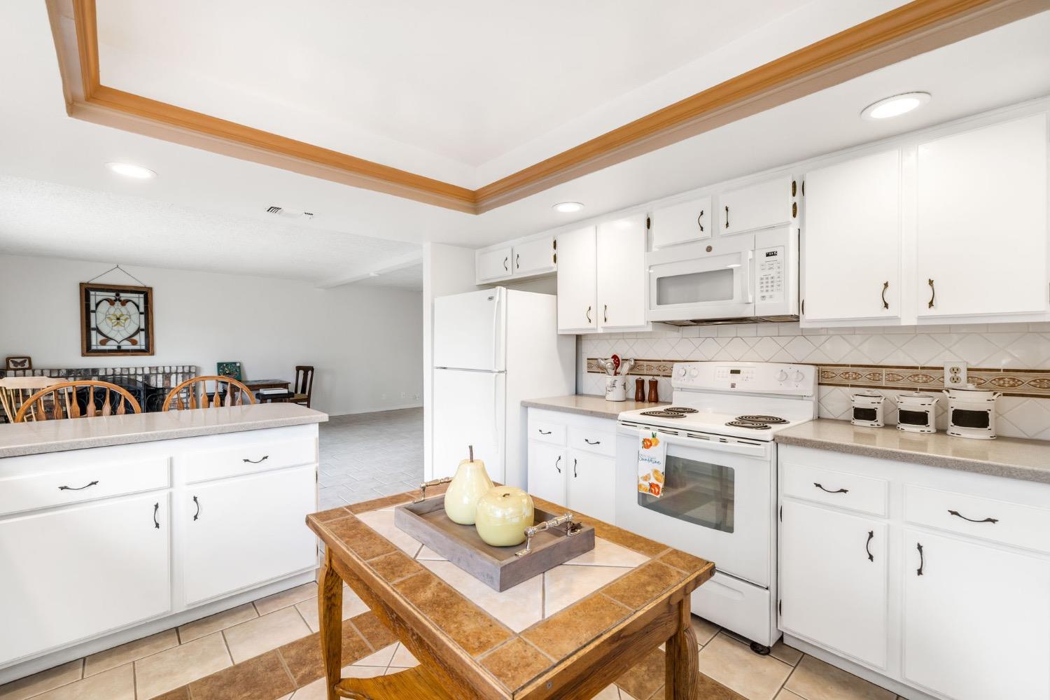 Detail Gallery Image 14 of 40 For 737 Heather Ln, Woodland,  CA 95695 - 4 Beds | 2/1 Baths