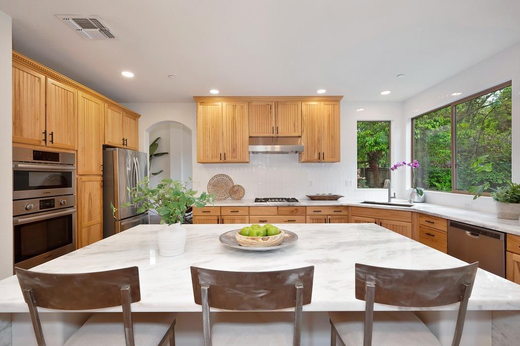 Detail Gallery Image 13 of 84 For 260 Woodhaven Pl, West Sacramento,  CA 95605 - 5 Beds | 3 Baths