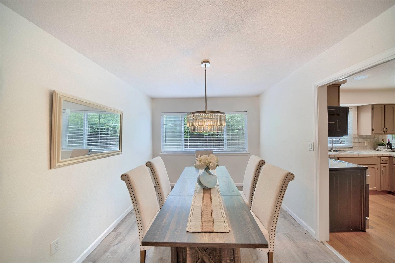 Detail Gallery Image 8 of 99 For 721 Amaretto Dr, Tracy,  CA 95376 - 5 Beds | 2/1 Baths