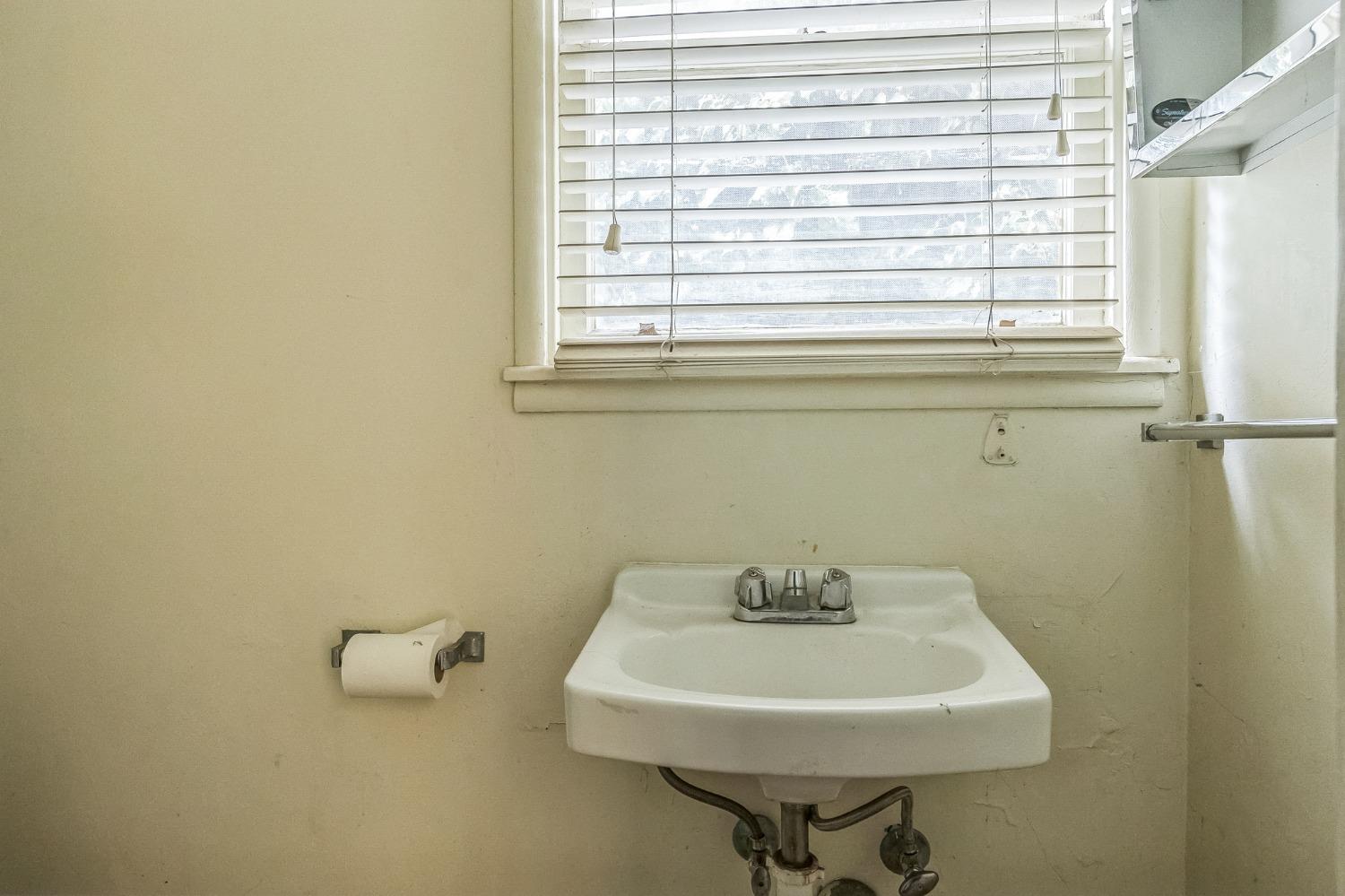 Detail Gallery Image 20 of 30 For 1232 Wellesley Ave, Modesto,  CA 95350 - 3 Beds | 2/1 Baths