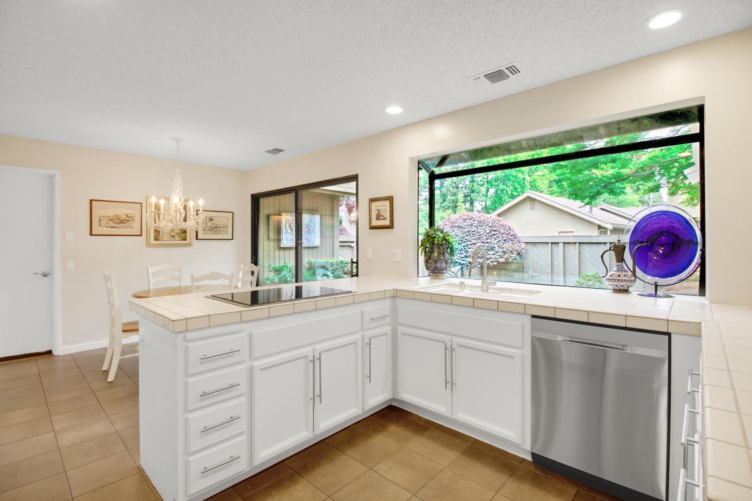 Detail Gallery Image 10 of 31 For 11475 Coloma Rd, Gold River,  CA 95670 - 2 Beds | 2 Baths