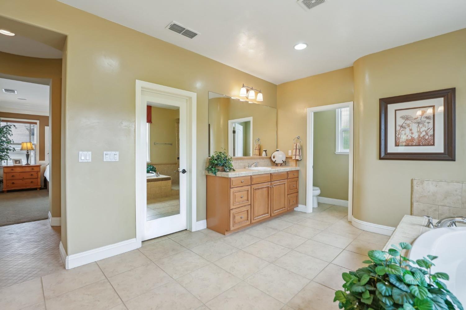 Detail Gallery Image 38 of 58 For 9873 Winkle Cir, Elk Grove,  CA 95757 - 4 Beds | 3/1 Baths