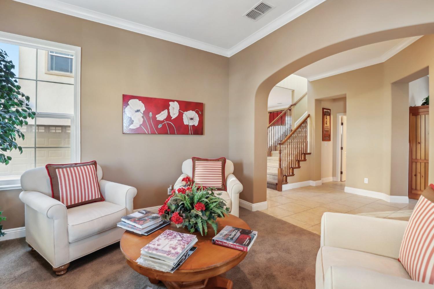 Detail Gallery Image 5 of 58 For 9873 Winkle Cir, Elk Grove,  CA 95757 - 4 Beds | 3/1 Baths