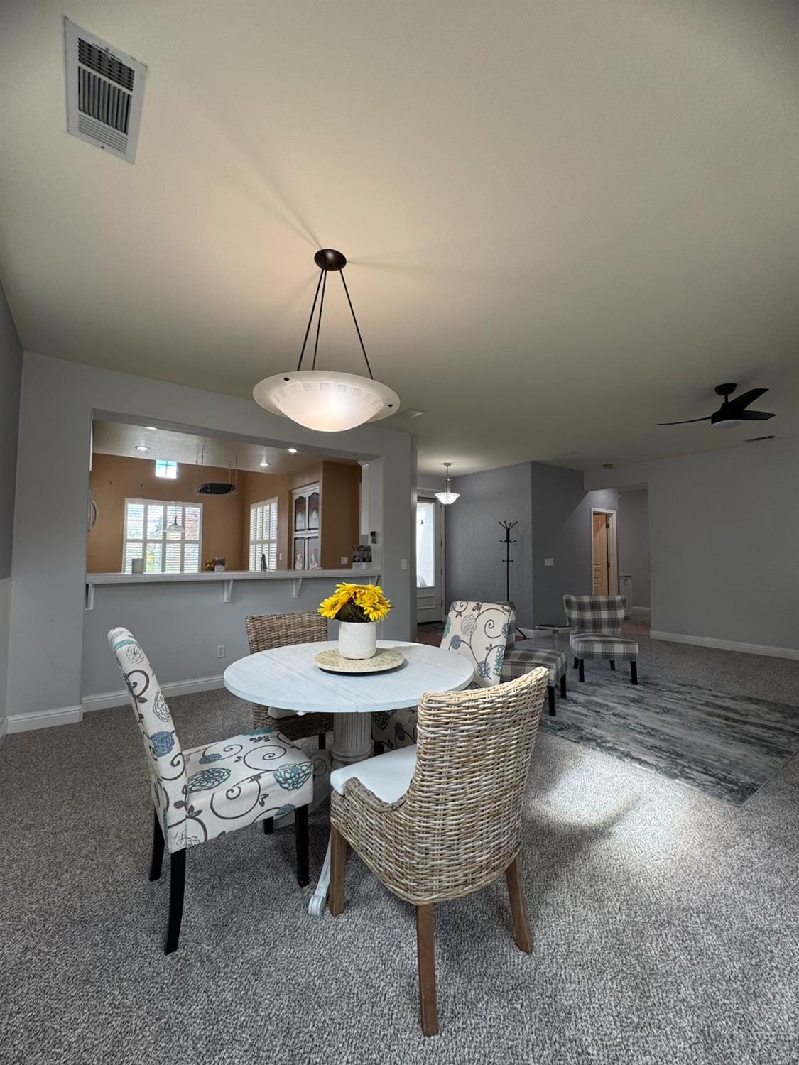 Detail Gallery Image 8 of 36 For 2402 Jessica Cir, Escalon,  CA 95320 - 3 Beds | 2 Baths