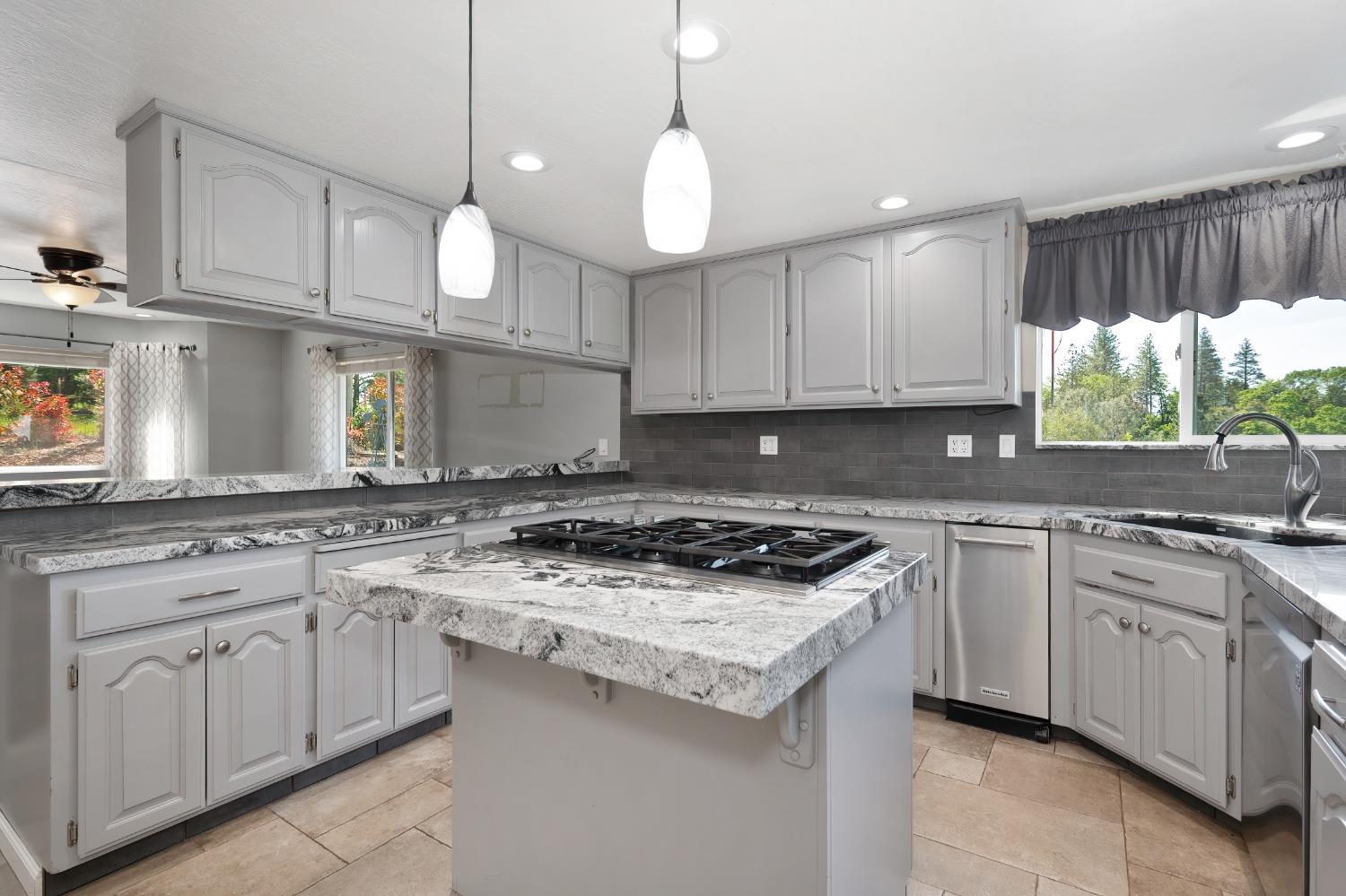 Detail Gallery Image 9 of 73 For 285 Fairidge Dr, Applegate,  CA 95703 - 4 Beds | 2/1 Baths