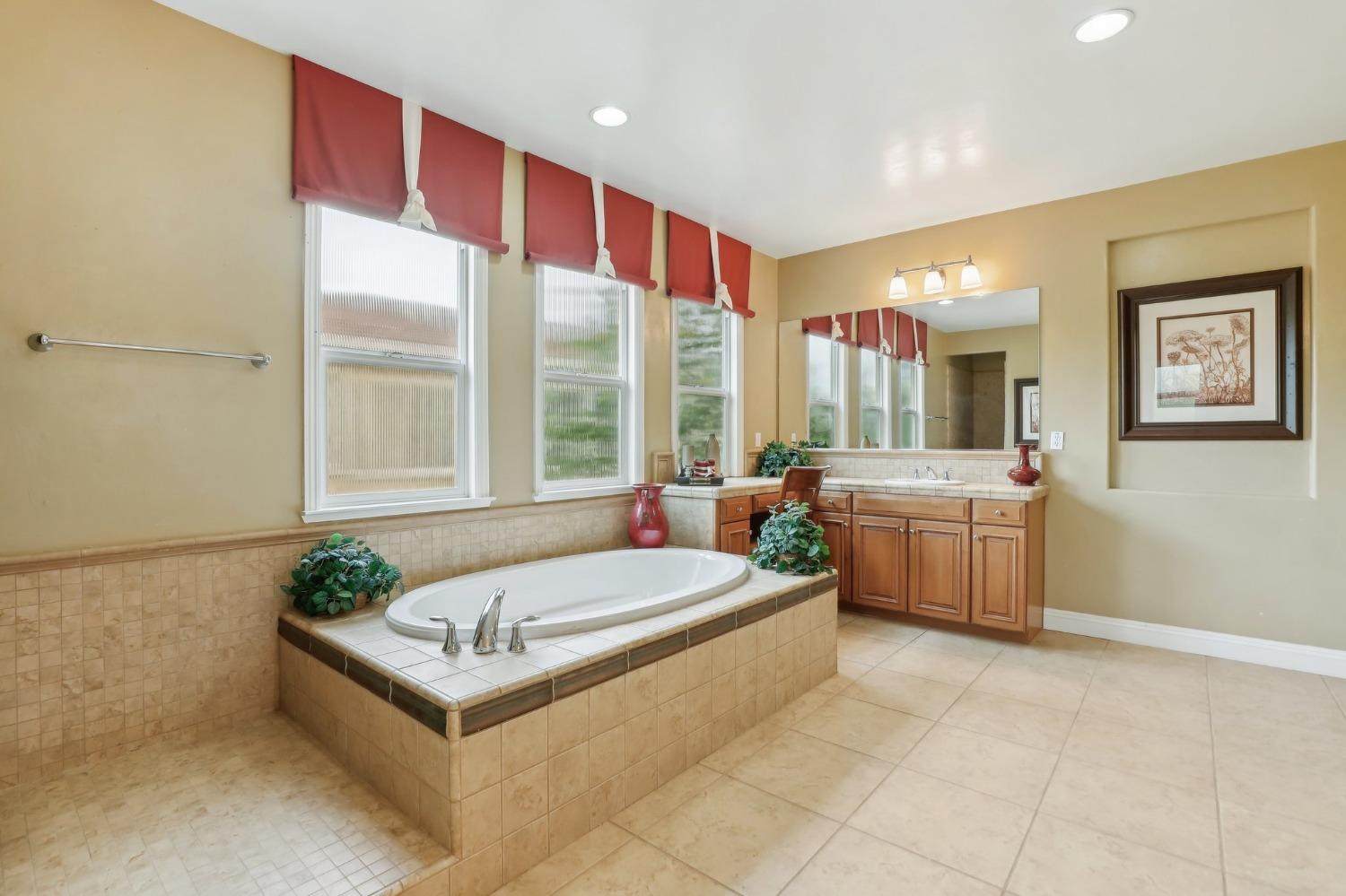 Detail Gallery Image 36 of 58 For 9873 Winkle Cir, Elk Grove,  CA 95757 - 4 Beds | 3/1 Baths